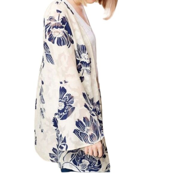 NWT Altar'd State White and Navy Floral Bell Sleeve Boho Kimono Small - Picture 3 of 7